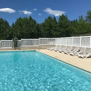 https://les-bastides-de-chanteraine.fr-provencehotel.com